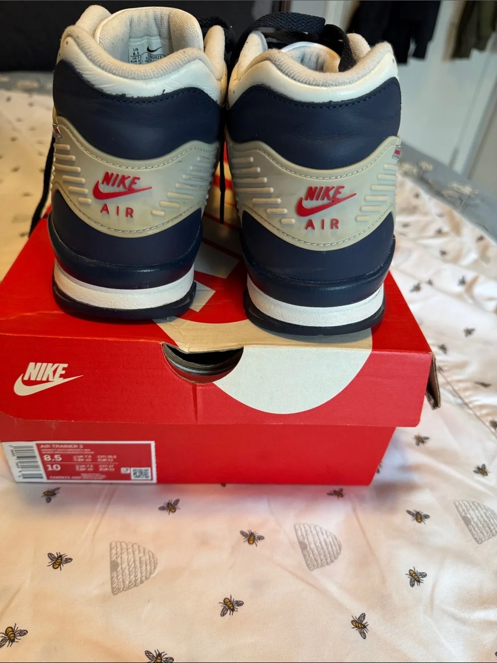 Nike Men’s Mid-Top Sneakers in White, Navy & Red US 8.5